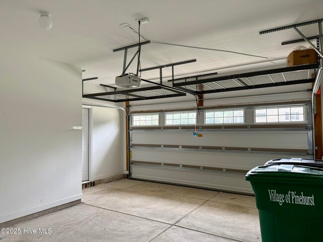Building Photo - 204 Backspin Ln