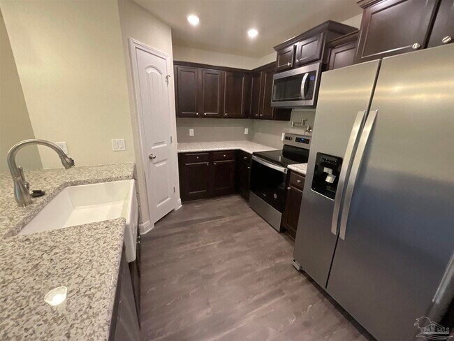 Building Photo - 5065 Peach Dr