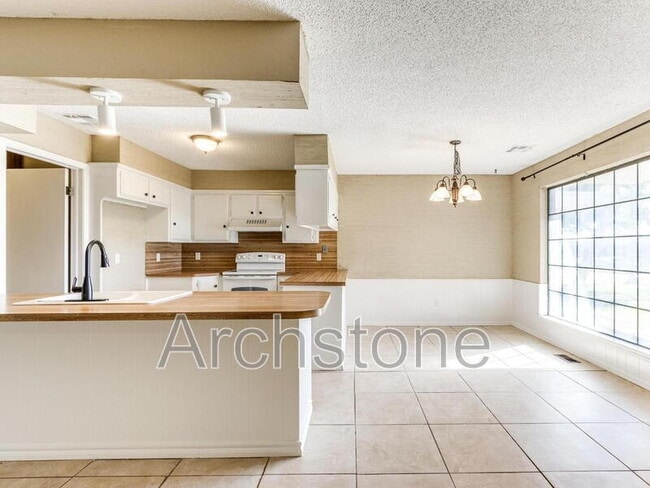 Building Photo - 6605 Lyrewood Ln