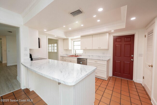Building Photo - 508 Poinsettia Rd