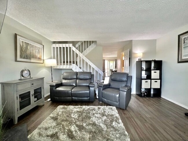 Building Photo - FURNISHED Two Bedroom Two Bath Condo on th...