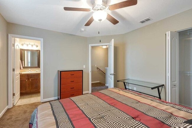 Building Photo - Modern 3-Bed, 3-Bath Townhome with Stylish...