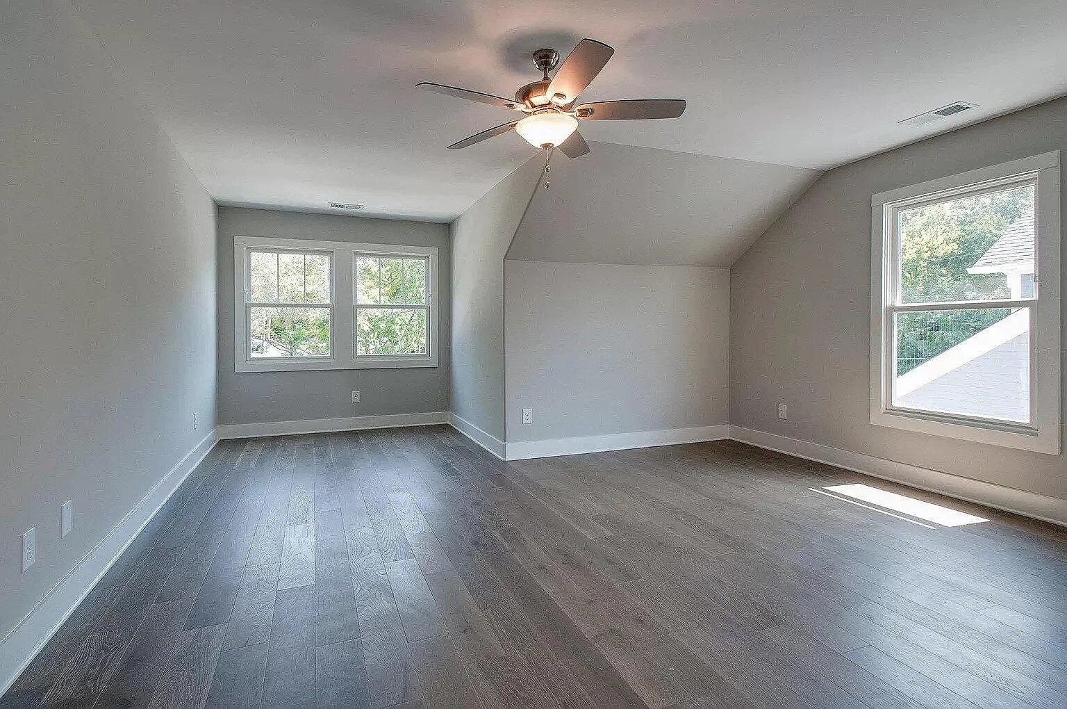 Building Photo - 552 Acklen Park Dr