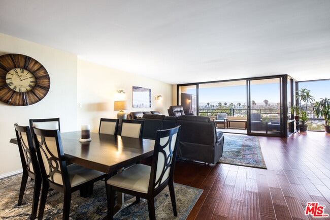 Building Photo - 4316 Marina City Dr