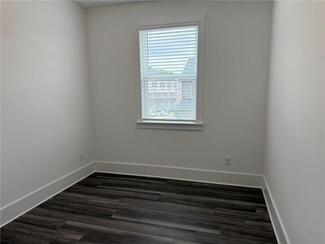 Building Photo - 1603 Aeslin Dr NW