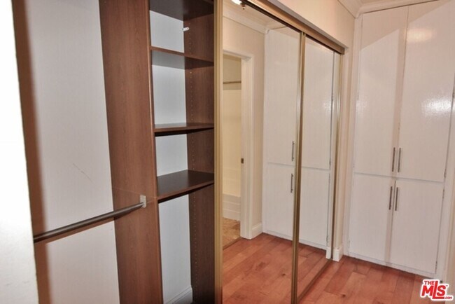 Building Photo - 7765 W 91st St