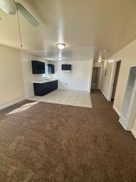 Building Photo - 132 E 79th St