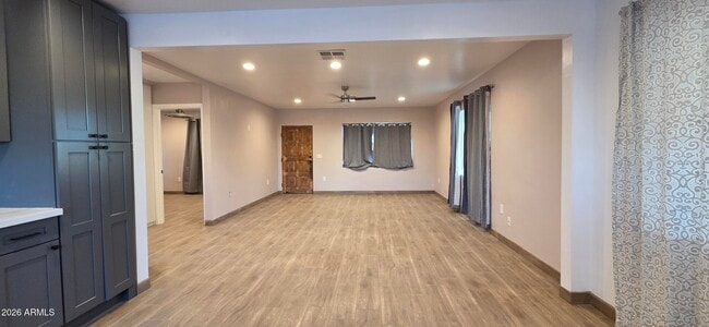 Building Photo - 119 E Hill Dr
