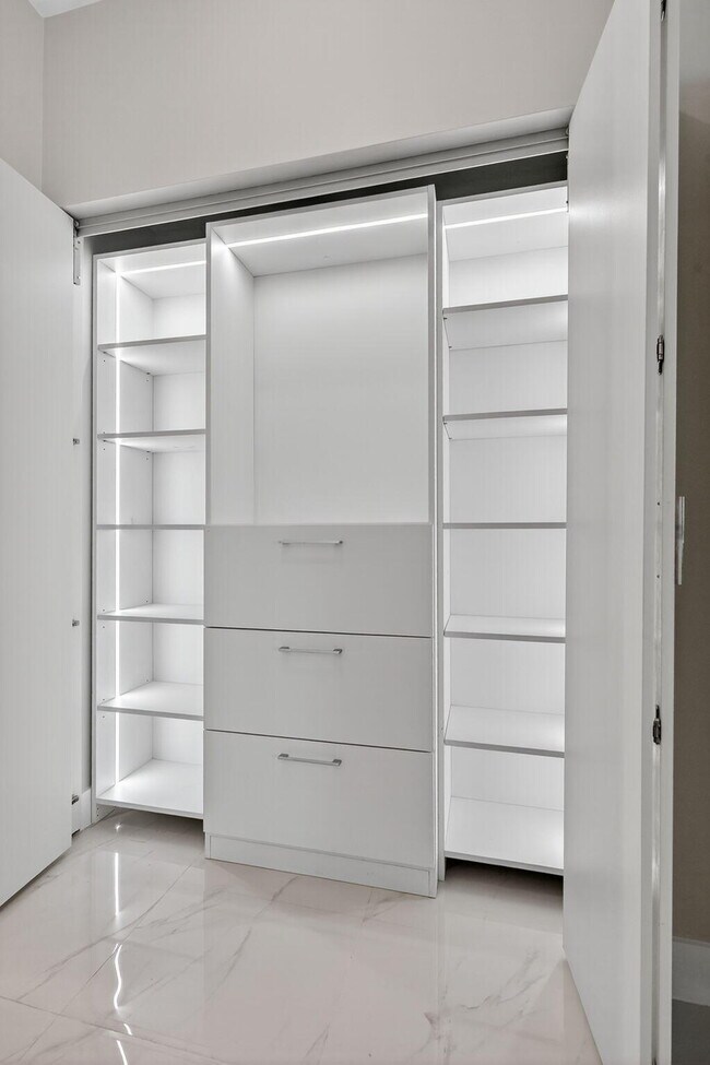 Building Photo - 701 NE 23rd St