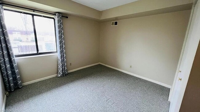 Building Photo - 1263 Lost Nation Rd