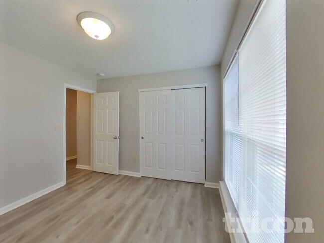 Building Photo - 949 Knox Dr