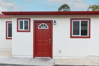 Building Photo - South Salinas  Available NOW 2 bed/1 bath