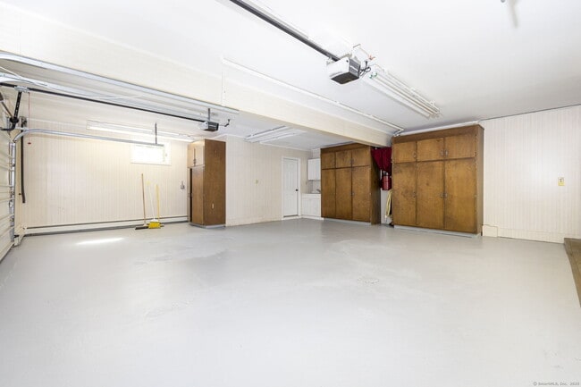 Building Photo - 428 Maple St