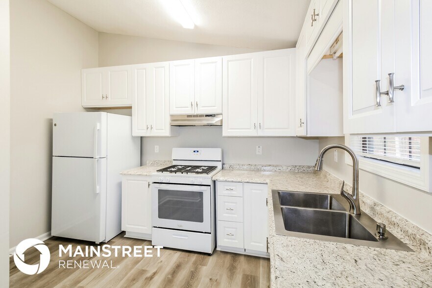 Building Photo - 2210 Davis Oaks Ct