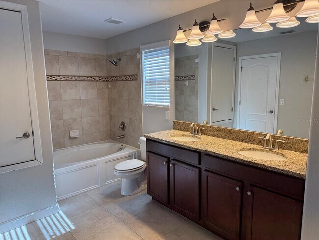 Building Photo - 15025 Evergreen Oak Loop