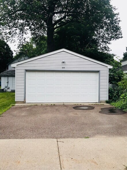 2 car garage - 230 9th Ave N