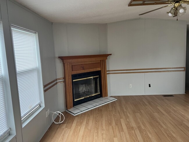 Building Photo - 50 Willowbrook Ct