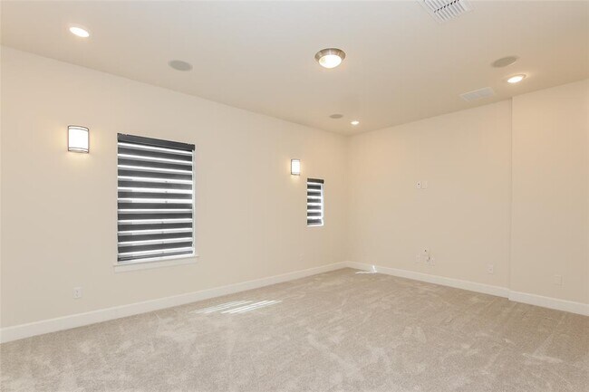 Building Photo - 607 Gunison Dr