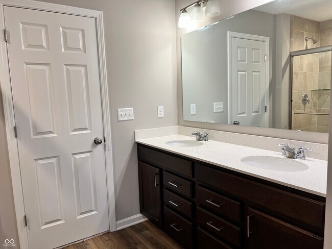 Building Photo - 5656 Grosbeak Dr