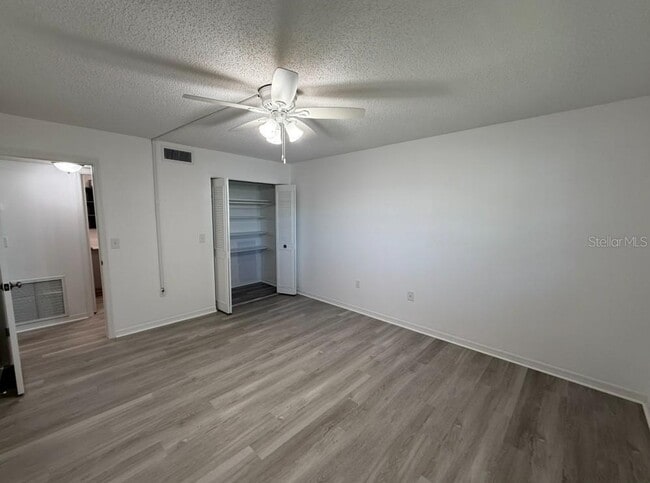 Building Photo - 5800 Hollywood Blvd