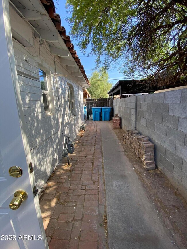 Building Photo - 1530 W Mulberry Dr