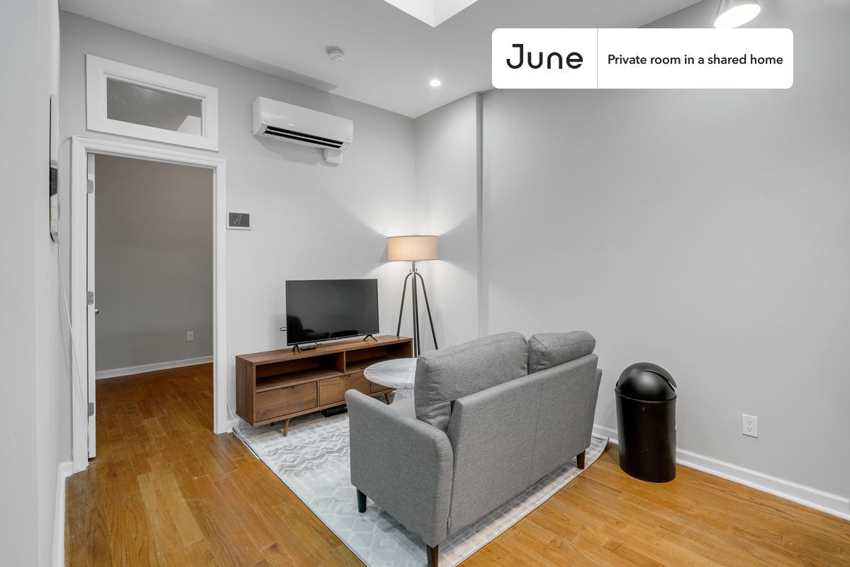 Building Photo - Room in Shared 3 bed/1 bath home