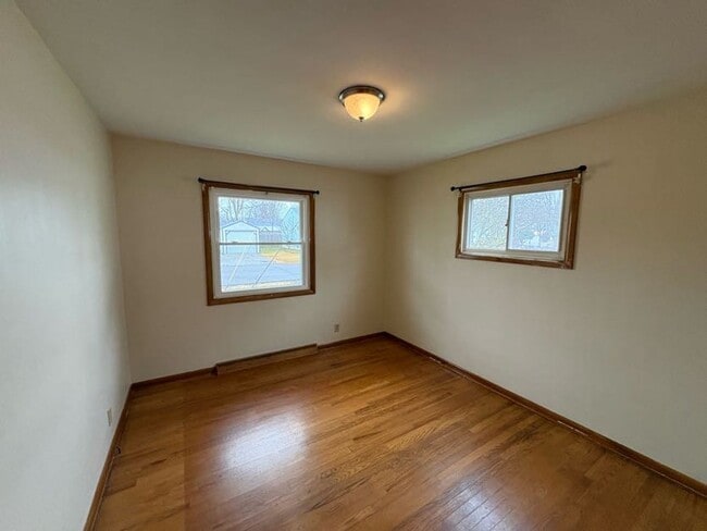 Building Photo - Three bedroom one bathroom home for rent in Perry