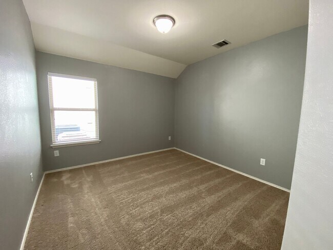Building Photo - 466 Eagle Brook Ln