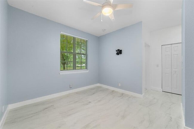 Building Photo - 463 School House Rd