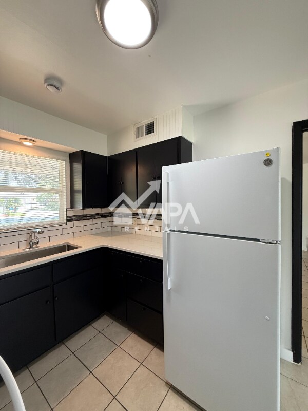 Building Photo - 4210 Dauphine Dr