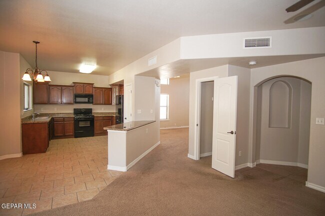 Building Photo - 14373 Coyote Trail Dr