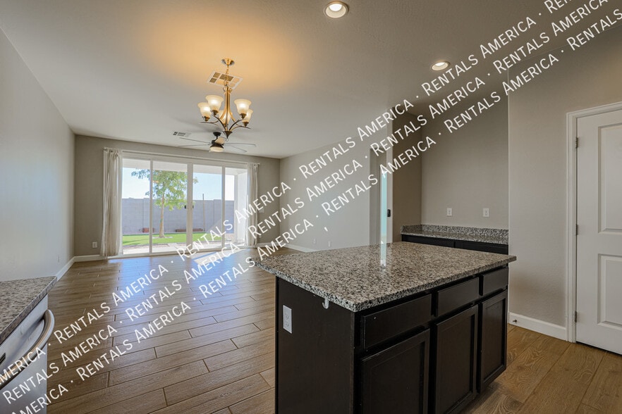 Building Photo - 37661 N Bentgrass Rd