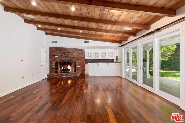 Building Photo - 4221 W Toluca Lake Ln