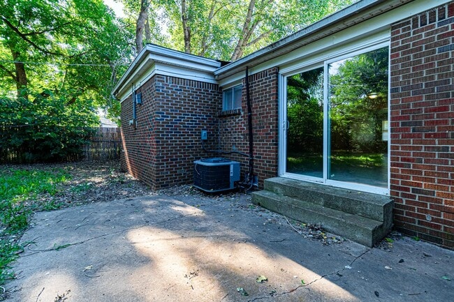Building Photo - 3 Bed 2 Bath in OKC!