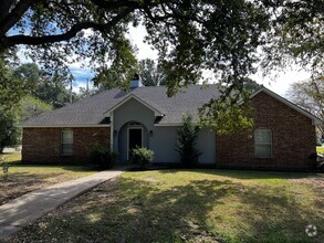 Building Photo - 3 Bedroom, 2 Bathroom, Two car garage, Bri...