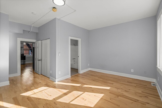 Building Photo - 112 W Mulberry St