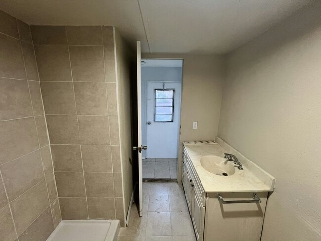 Building Photo - 108 Southland Ct