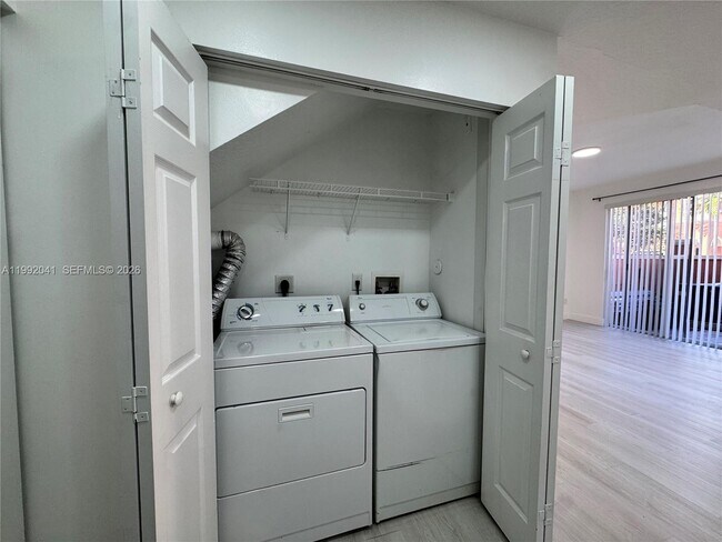 Building Photo - 4911 Spinnaker Dr