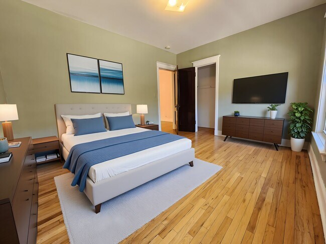 Building Photo - Large 3-bed/1-bath Apartment in the Heart of Rogers Park!