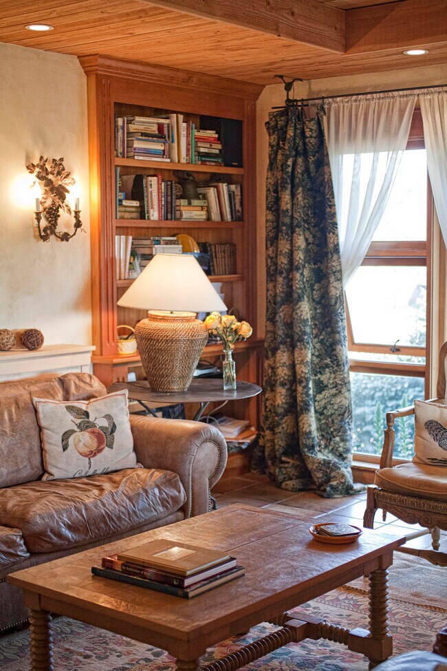 Building Photo - 430 Pratt Ave