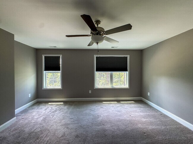 Building Photo - Beautiful 4 Bed 2.5 Bath Home in North Fayetteville