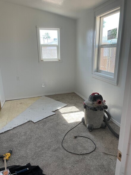 Building Photo - 268 N Ocotillo Dr