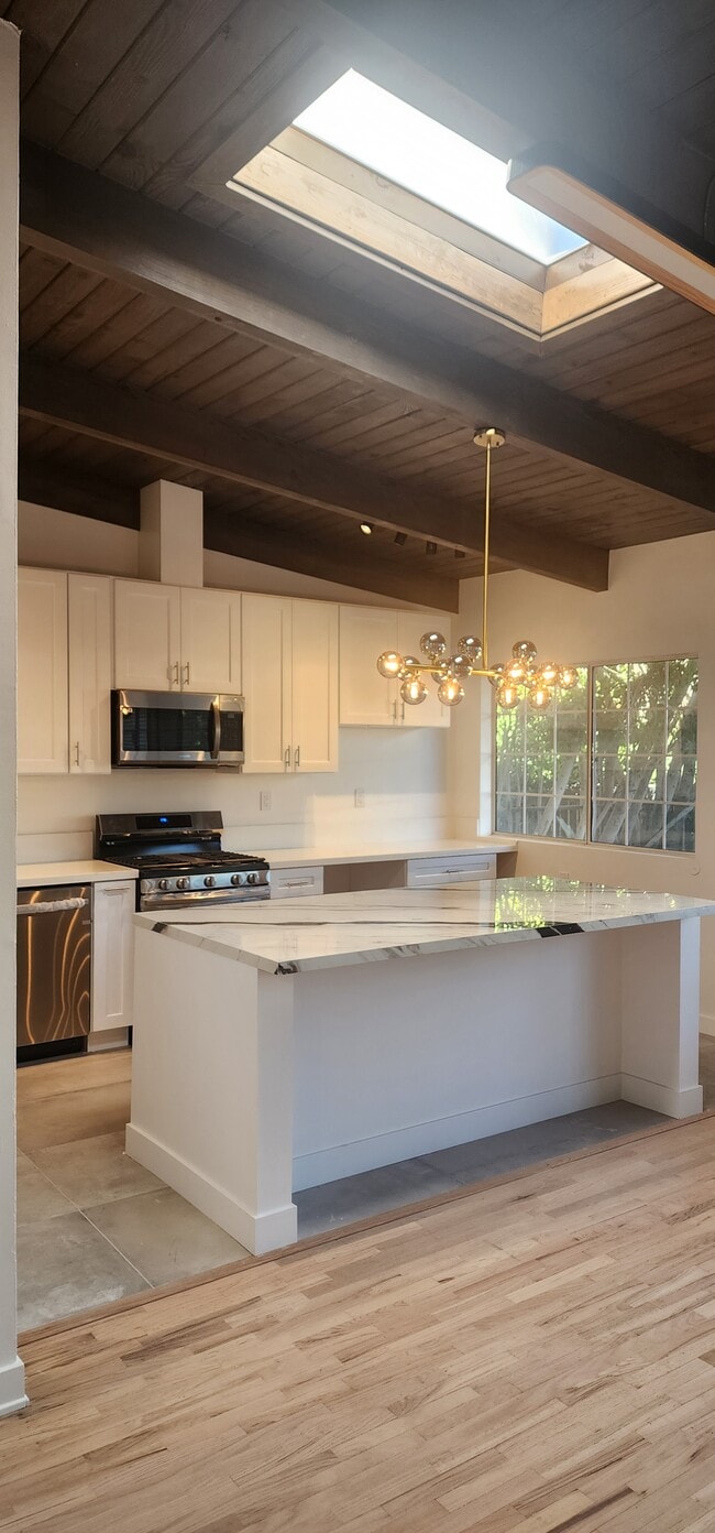 Primary Photo - Oxnard Street Apartments