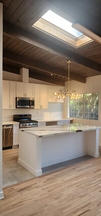 Building Photo - Oxnard Street Apartments