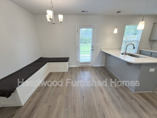Building Photo - 807 Coburg Ln