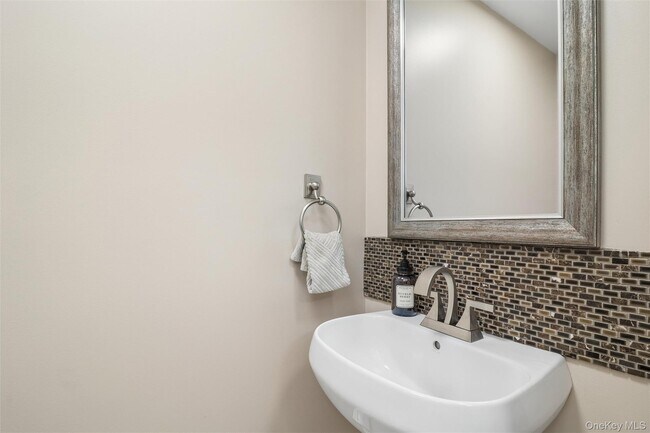 Building Photo - 16 Mastro Ct