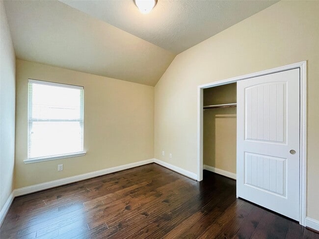 Building Photo - 25915 S Lakefair Dr