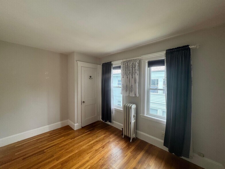 Building Photo - 48 Standish St
