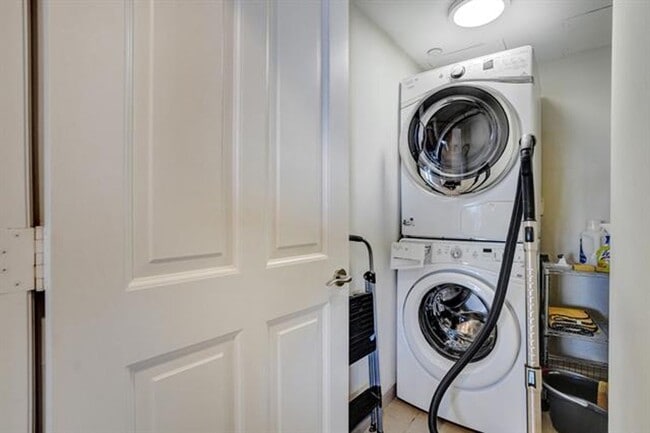 Building Photo - 17875 Collins Ave