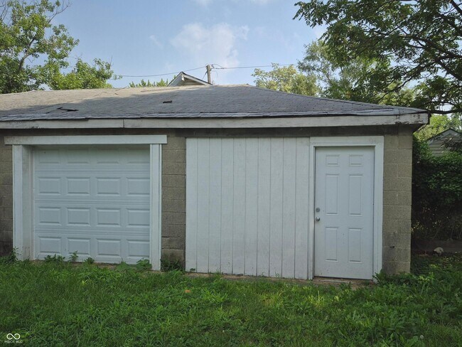 Building Photo - 2908 E 17th St